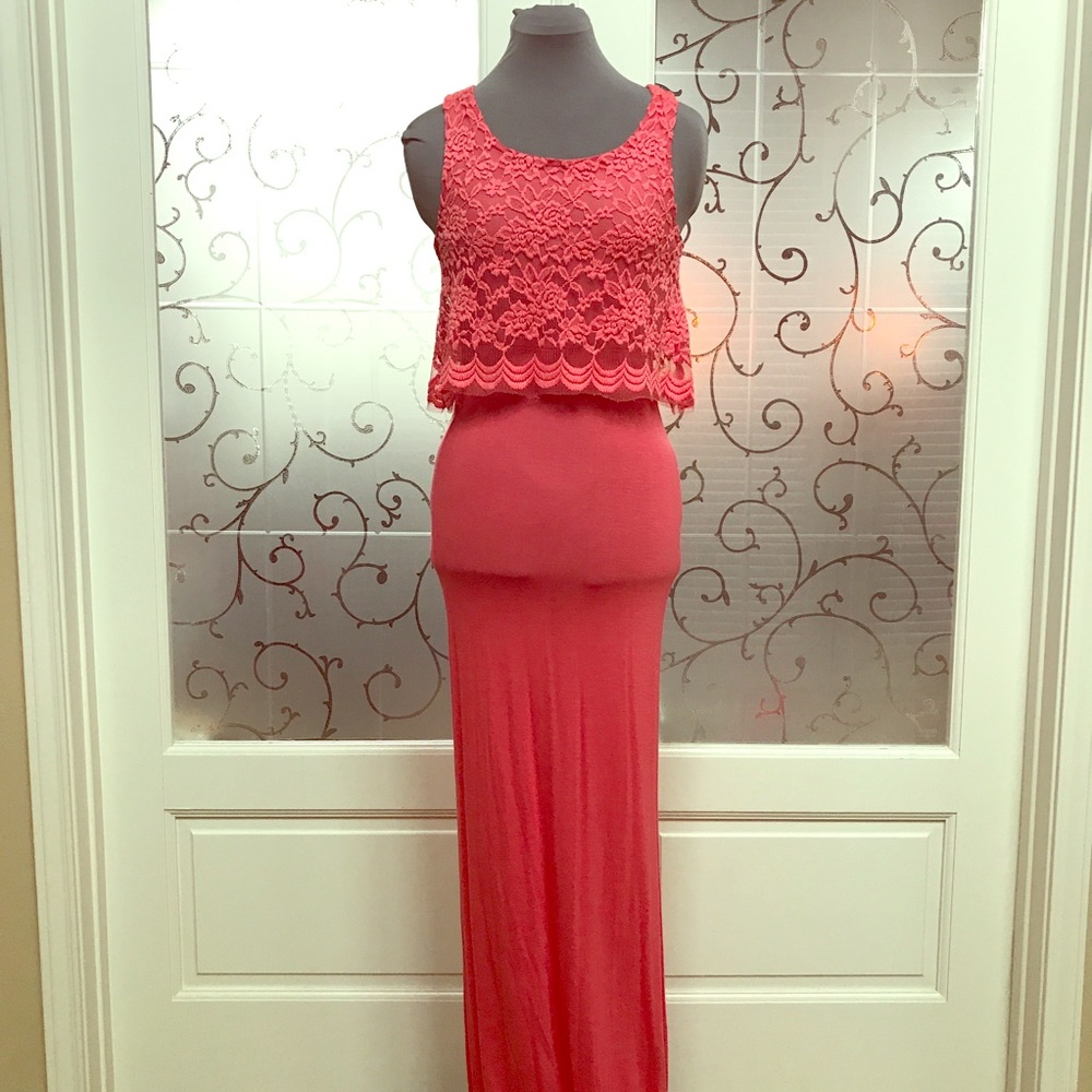 NWT- IRIS- CORAL MAXI DRESS W/LACE BODICE
